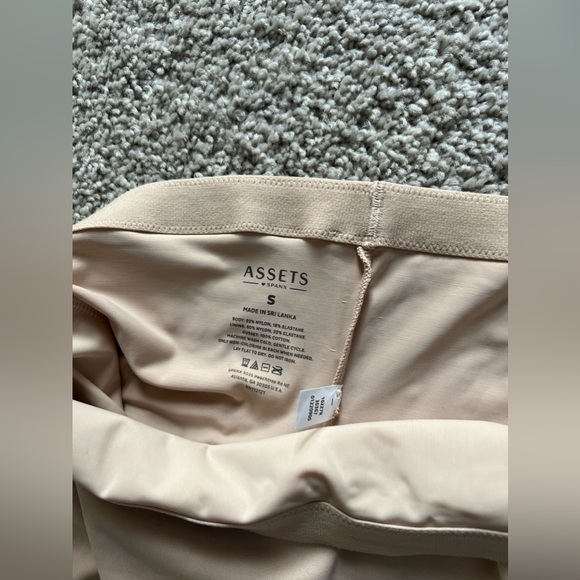 8. ASSETS Seamless Spanx Shapewear - Picture 2 of 3